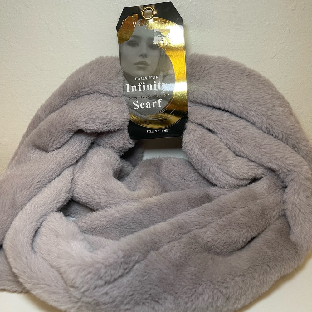 Elegant Faux Fur Infinity Scarf in Soft Gray